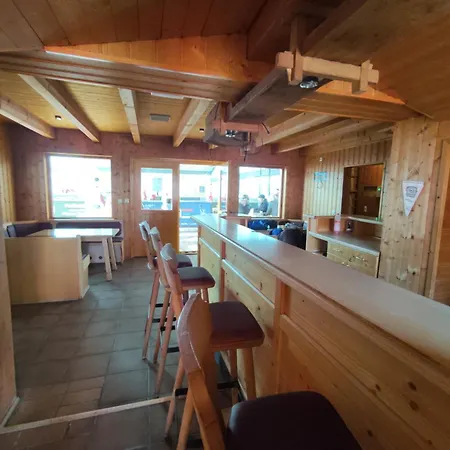 Pools, Sauna Und Balkon Mit Panoramablick