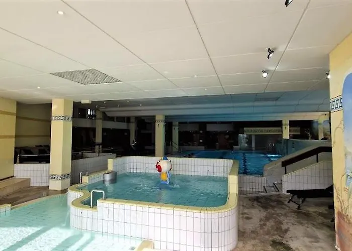 Pools, Sauna Und Balkon Mit Panoramablick شقة