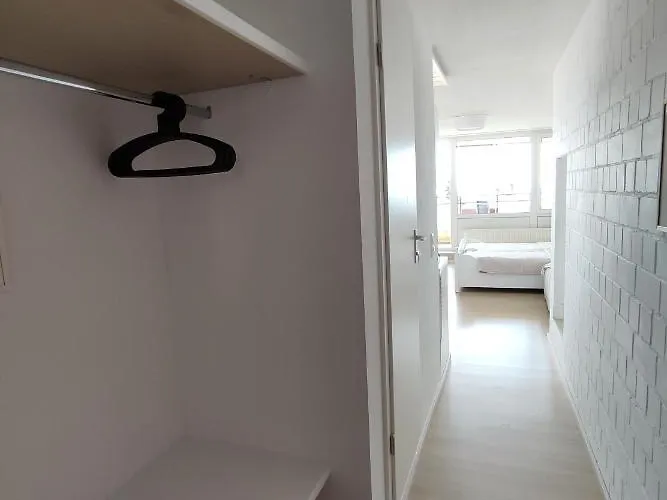 Pools, Sauna Und Balkon Mit Panoramablick