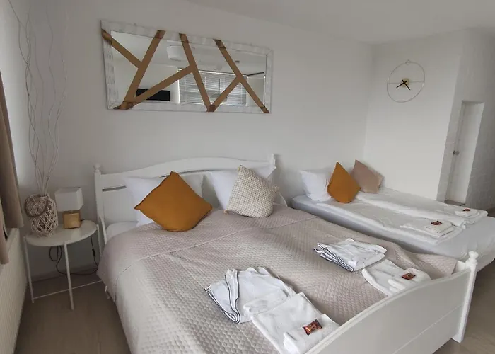 Pools, Sauna Und Balkon Mit Panoramablick * سانكت انجلمار