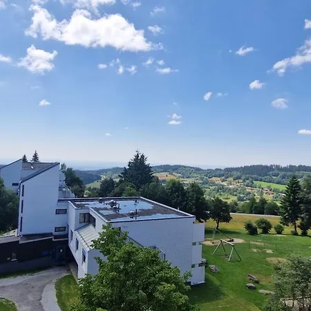 Pools, Sauna Und Balkon Mit Panoramablick