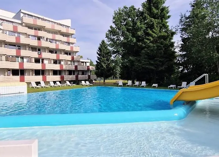 Pools, Sauna Und Balkon Mit Panoramablick アパート