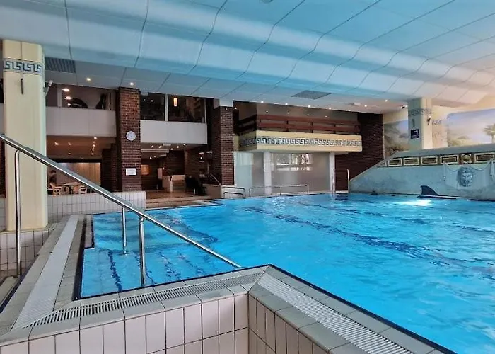 Pools, Sauna Und Balkon Mit Panoramablick アパート